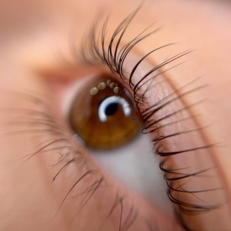 Cílios curvados com Lash Lifting